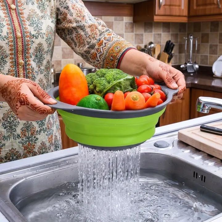 Foldable/ Collapsible Silicone  Strainer with Handle for Fruits, Vegetables & Pasta